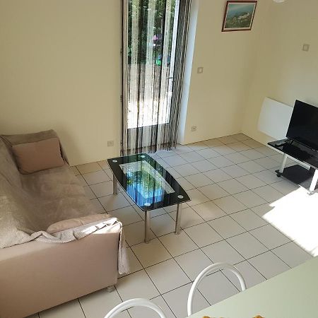 F2 En Rez De Jardin A Crest Apartment Екстериор снимка